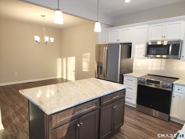 22 Lombard Circle 8, North Haven, CT 06473