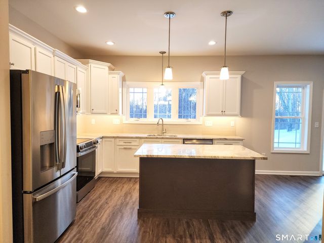 22 Lombard Circle 8, North Haven, CT 06473