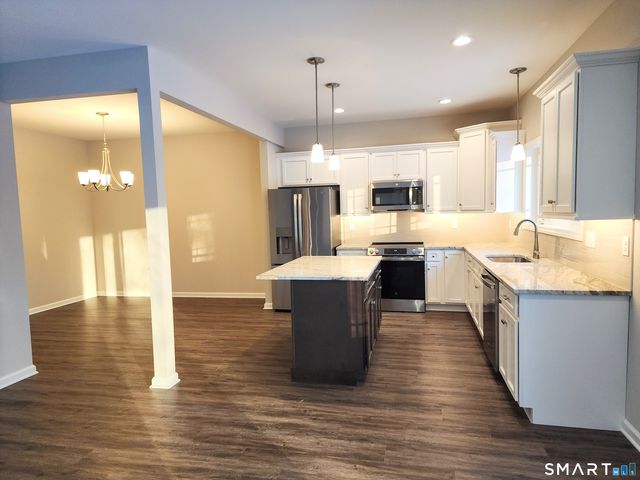 22 Lombard Circle 8, North Haven, CT 06473