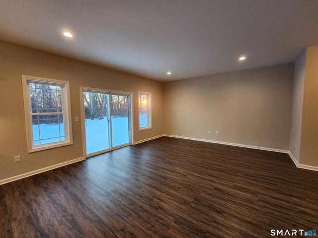 22 Lombard Circle 8, North Haven, CT 06473