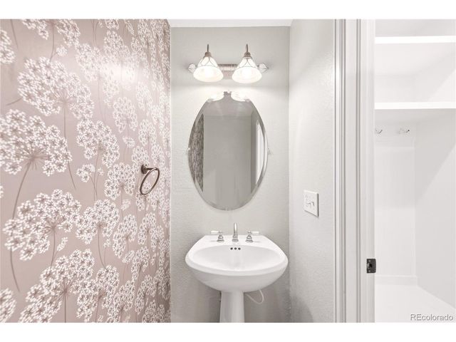 5247 S Riviera Cir, Aurora, CO 80015