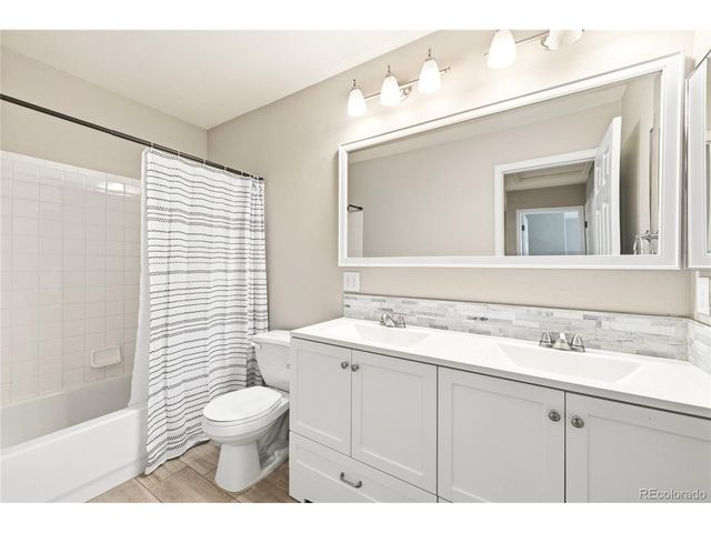 5247 S Riviera Cir, Aurora, CO 80015