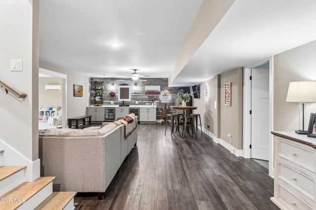 822 Hales Chapel Road, Johnson City, TN 37615