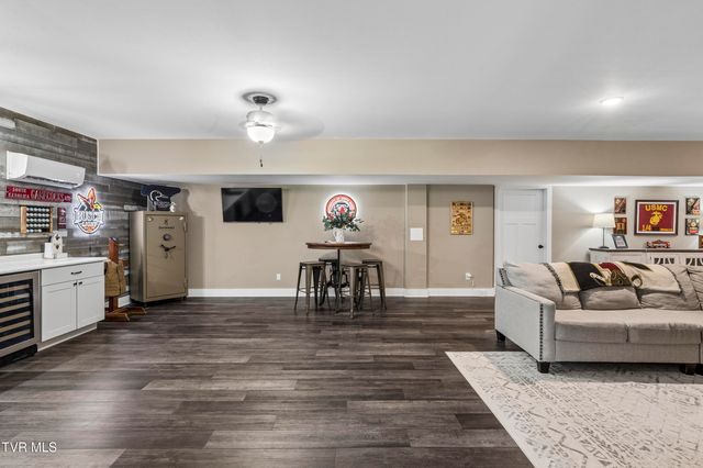 822 Hales Chapel Road, Johnson City, TN 37615