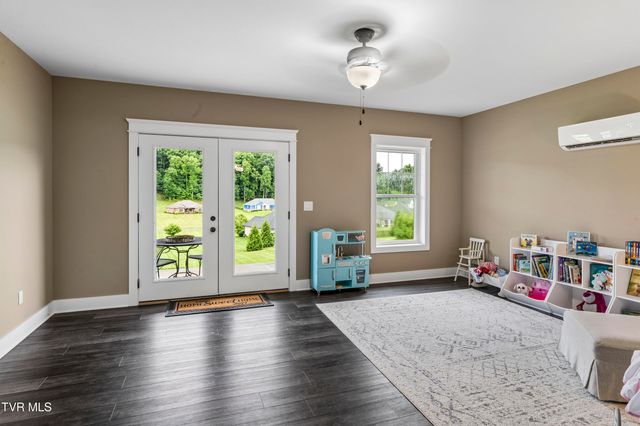 822 Hales Chapel Road, Johnson City, TN 37615
