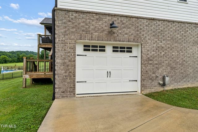 822 Hales Chapel Road, Johnson City, TN 37615