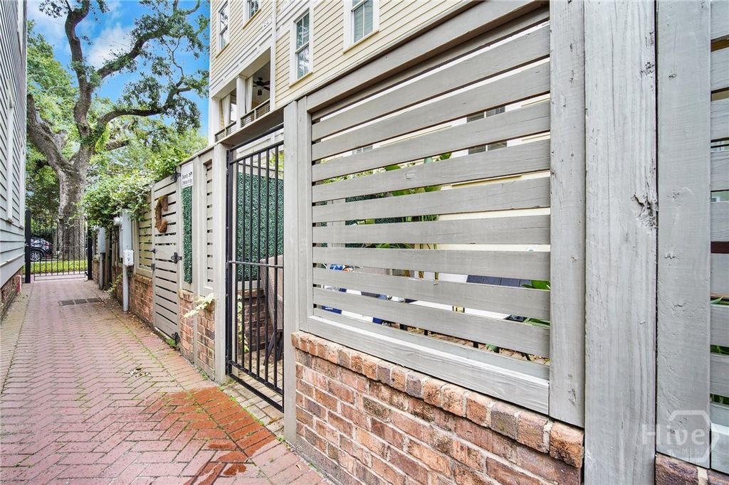 Image 10 of property listing at 718 Tattnall Street, Savannah, GA 31401