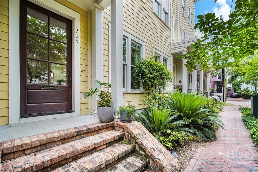 Image 11 of property listing at 718 Tattnall Street, Savannah, GA 31401