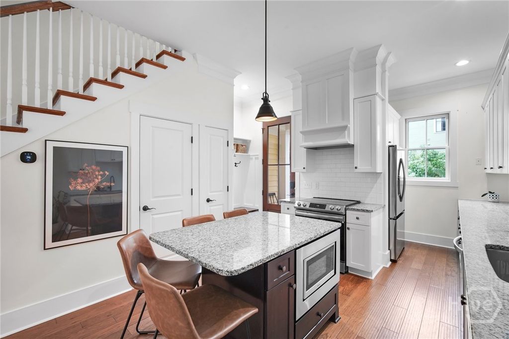 Image 18 of property listing at 718 Tattnall Street, Savannah, GA 31401