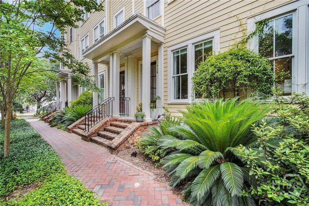 Image 2 of property listing at 718 Tattnall Street, Savannah, GA 31401