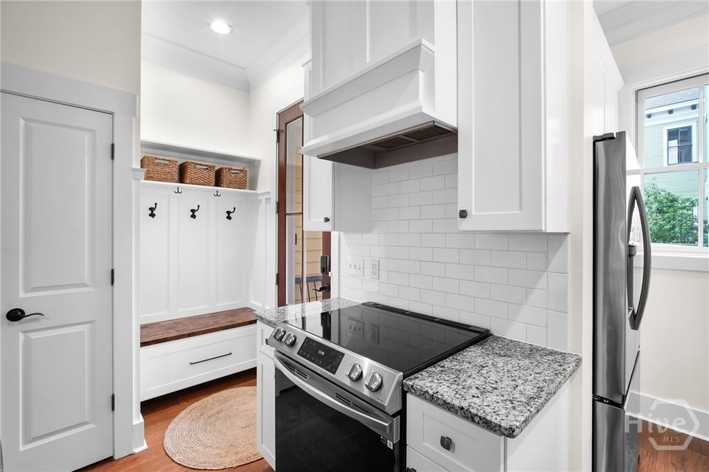 Image 20 of property listing at 718 Tattnall Street, Savannah, GA 31401