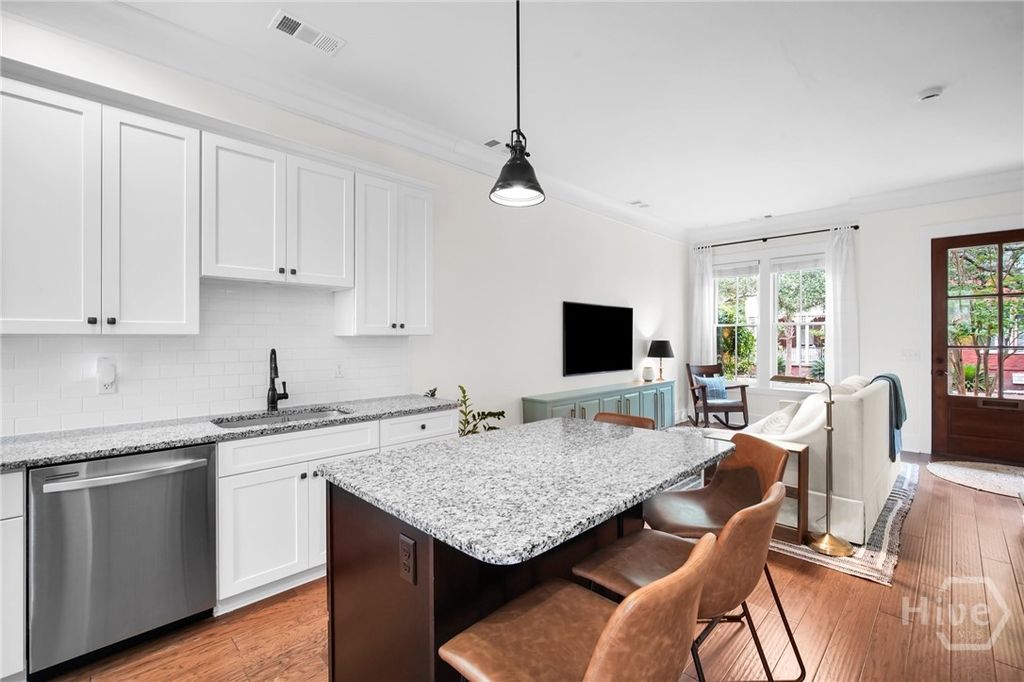 Image 22 of property listing at 718 Tattnall Street, Savannah, GA 31401