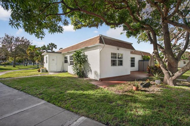2814 SW Natura Boulevard A, Deerfield Beach, FL 33441