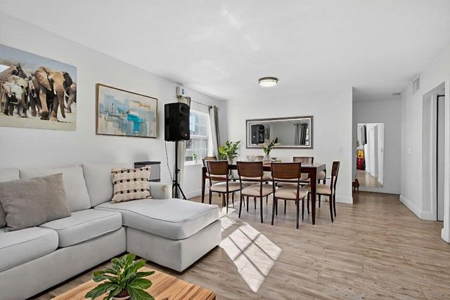 2814 SW Natura Boulevard A, Deerfield Beach, FL 33441