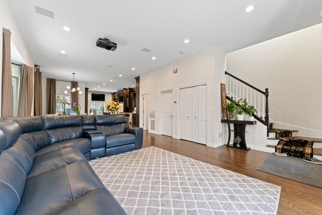 3452 N Newcastle Avenue, Chicago, IL 60634