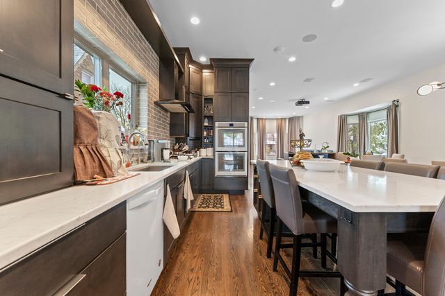 3452 N Newcastle Avenue, Chicago, IL 60634