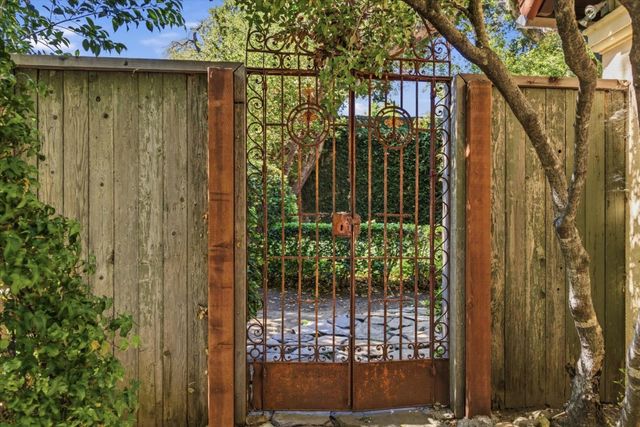 18000 Overlook Road, Los Gatos, CA 95030