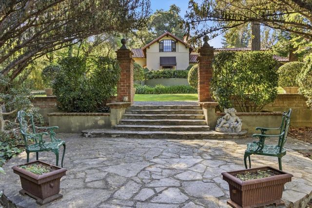 18000 Overlook Road, Los Gatos, CA 95030