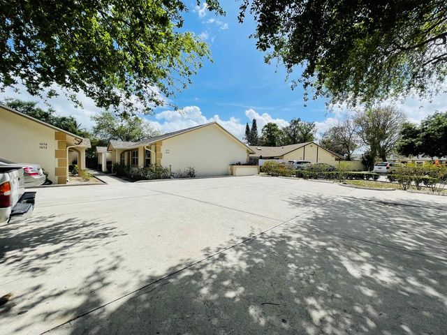 1654 Hawthorne Place, Wellington, FL 33414