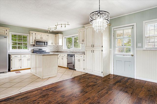 210 KINNEY AVE, Covington, TN 38019