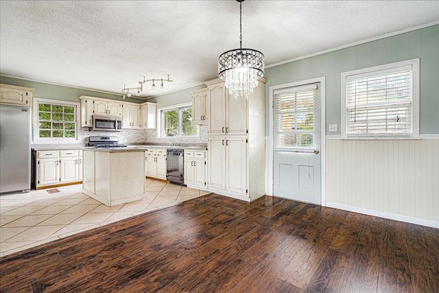 210 KINNEY AVE, Covington, TN 38019