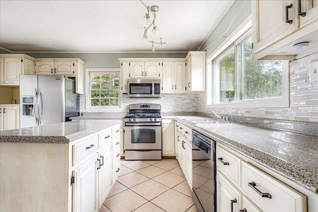 210 KINNEY AVE, Covington, TN 38019