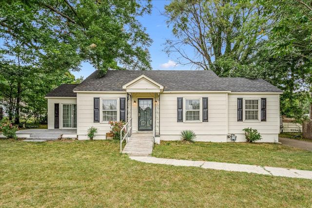 210 KINNEY AVE, Covington, TN 38019