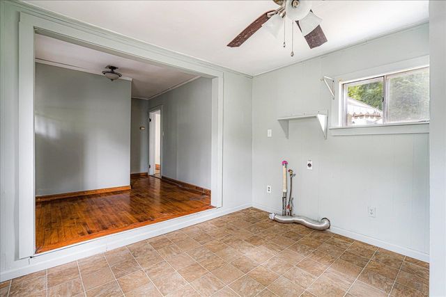 210 KINNEY AVE, Covington, TN 38019