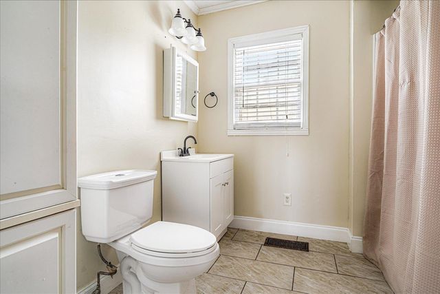 210 KINNEY AVE, Covington, TN 38019