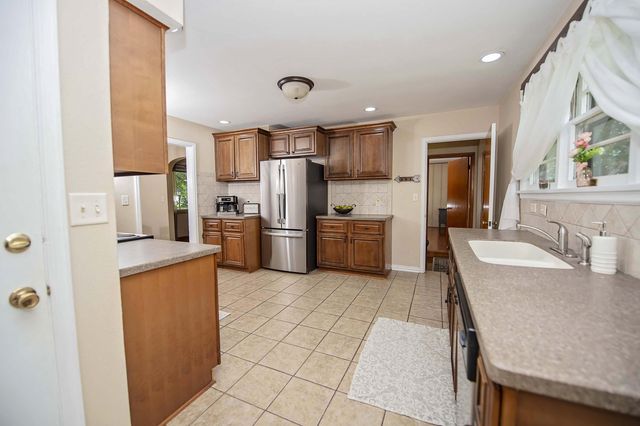 1635 E Elm Street, Springfield, MO 65802
