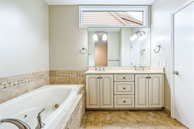 4644 E Sawgrass Drive, Ann Arbor, MI 48108