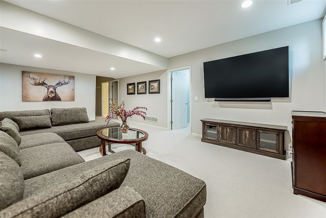 4644 E Sawgrass Drive, Ann Arbor, MI 48108