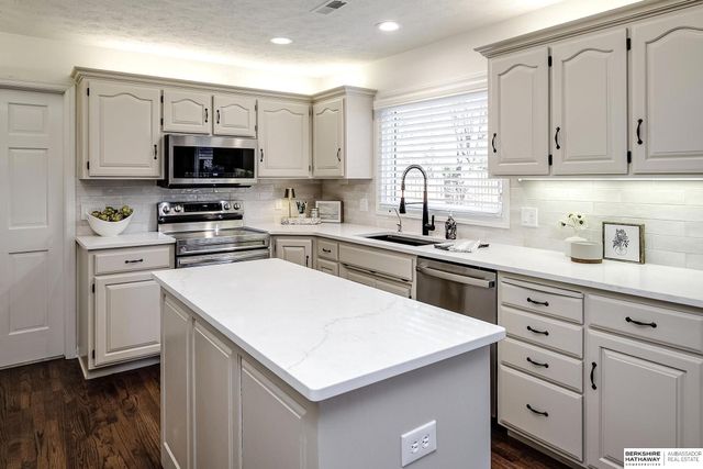 12930 Seward Street, Omaha, NE 68154