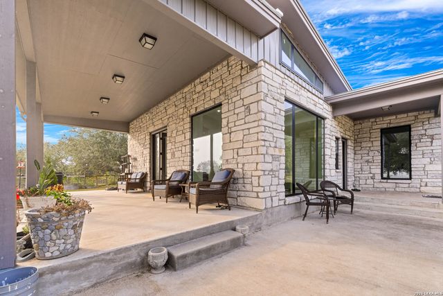 7915 County Road 203, Beeville, TX 78102