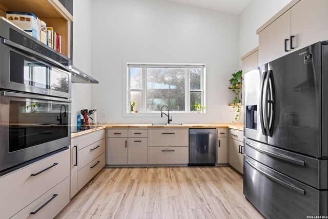 7915 County Road 203, Beeville, TX 78102