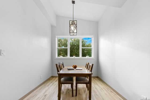 7915 County Road 203, Beeville, TX 78102