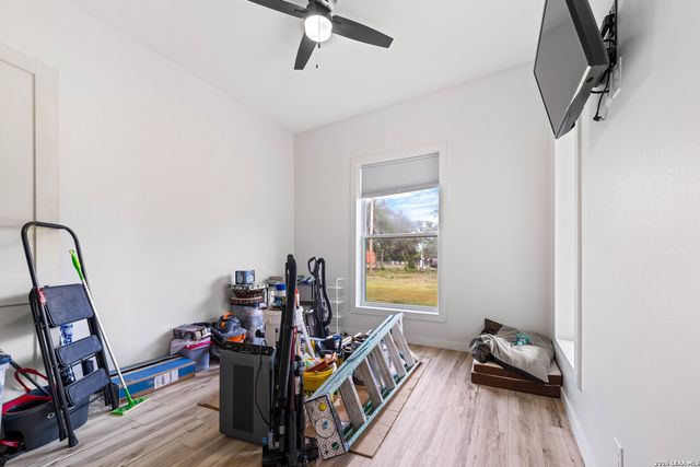 7915 County Road 203, Beeville, TX 78102