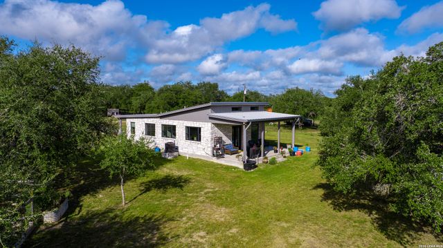 7915 County Road 203, Beeville, TX 78102