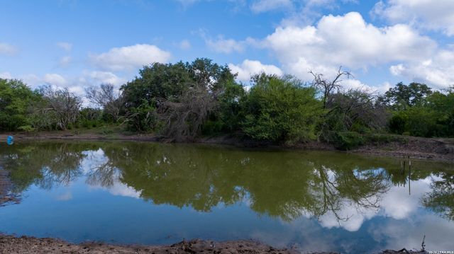 7915 County Road 203, Beeville, TX 78102