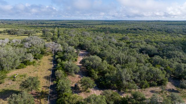 7915 County Road 203, Beeville, TX 78102