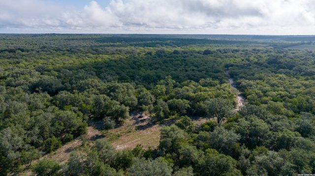 7915 County Road 203, Beeville, TX 78102