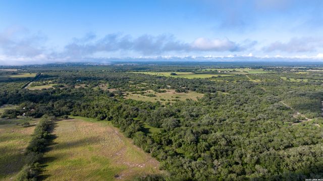 7915 County Road 203, Beeville, TX 78102