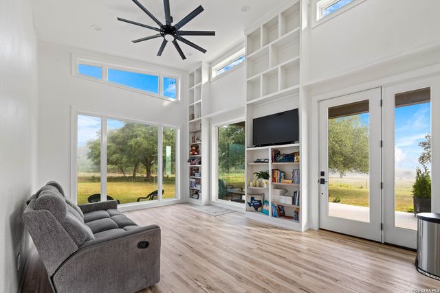 7915 County Road 203, Beeville, TX 78102