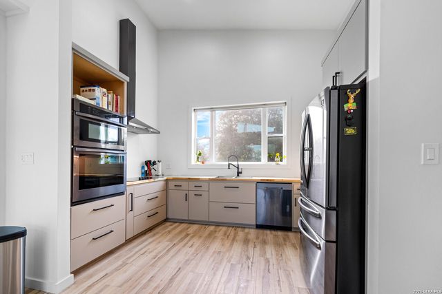 7915 County Road 203, Beeville, TX 78102