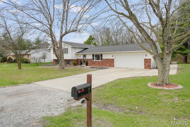 4 Frisse Court, Highland, IL 62249