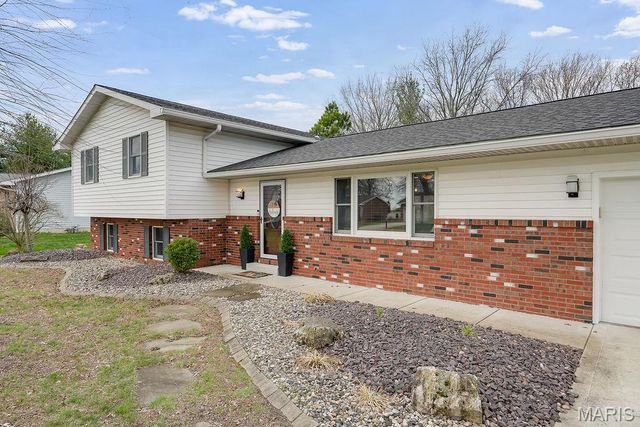 4 Frisse Court, Highland, IL 62249