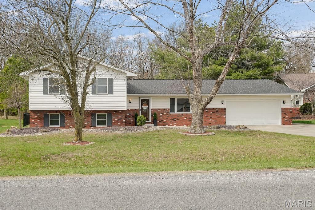 4 Frisse Court, Highland, IL 62249