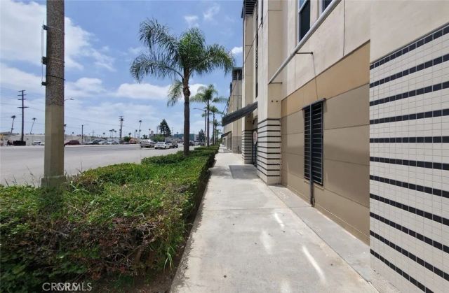 8021 S VERMONT Avenue 24, Los Angeles, CA 90044