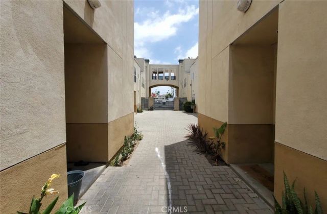 8021 S VERMONT Avenue 24, Los Angeles, CA 90044