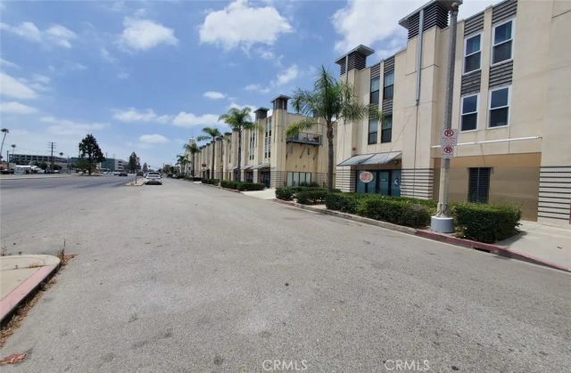 8021 S VERMONT Avenue 24, Los Angeles, CA 90044